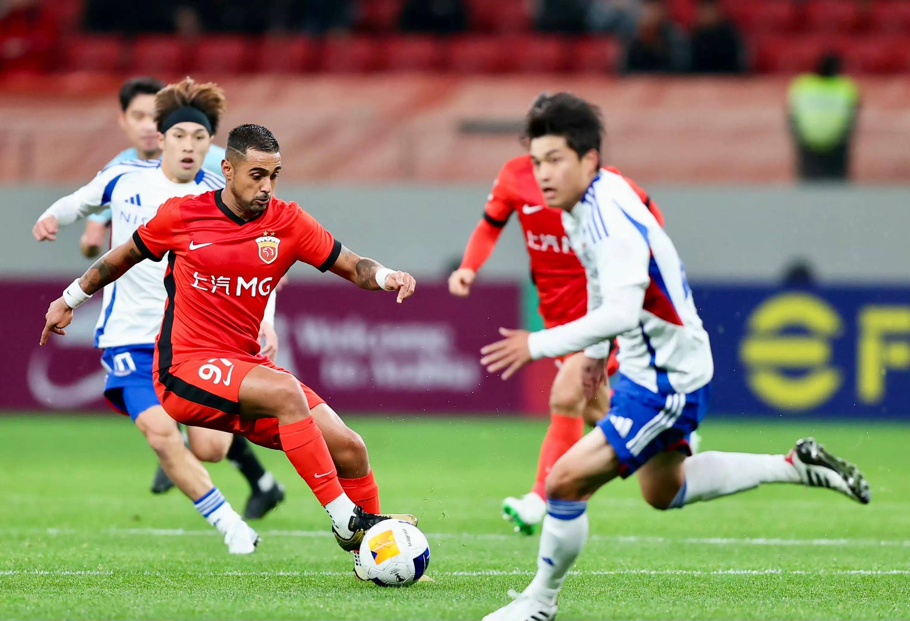 关于加时末段上海海港调整名单以备亚冠；官宣签约环节打磨；话题不断；赛季目标并未改变的信息